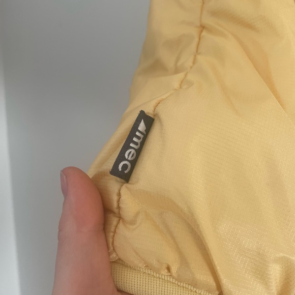 Mec yellow hiking vest - Picture 9 of 10